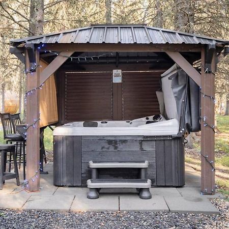 Rustic Cozy Cabin With Hot Tub Bragg Creek Eksteriør bilde