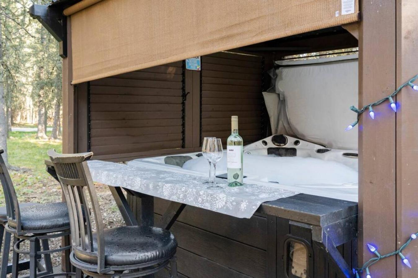 Rustic Cozy Cabin With Hot Tub Bragg Creek Eksteriør bilde