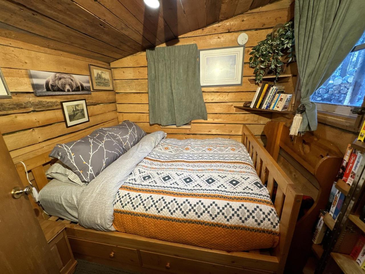 Rustic Cozy Cabin With Hot Tub Bragg Creek Eksteriør bilde