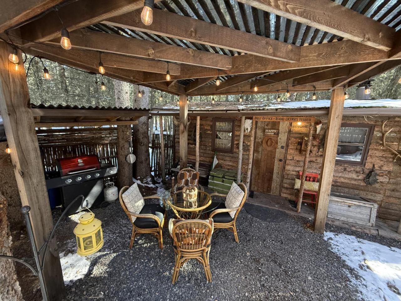 Rustic Cozy Cabin With Hot Tub Bragg Creek Eksteriør bilde