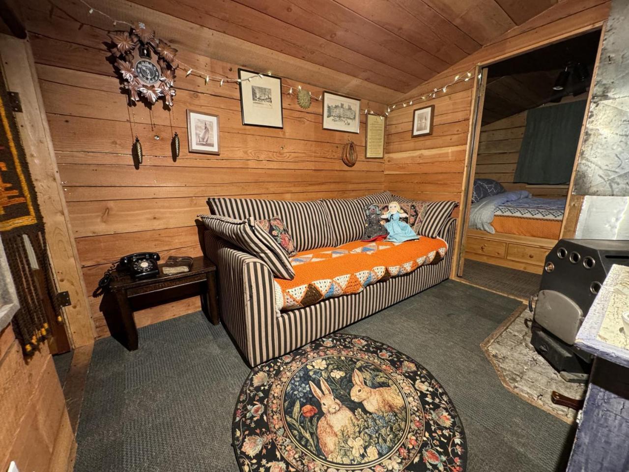 Rustic Cozy Cabin With Hot Tub Bragg Creek Eksteriør bilde