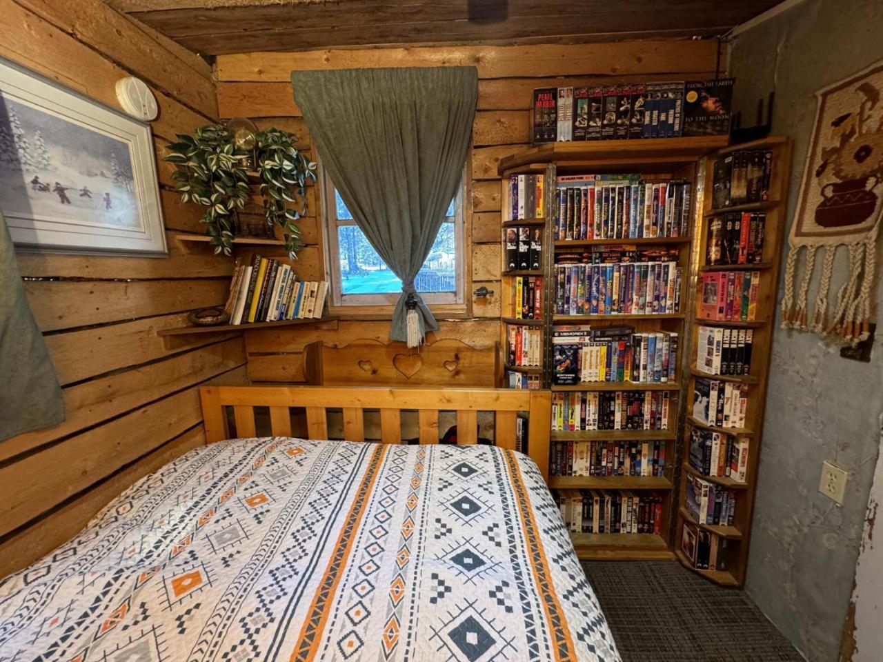 Rustic Cozy Cabin With Hot Tub Bragg Creek Eksteriør bilde