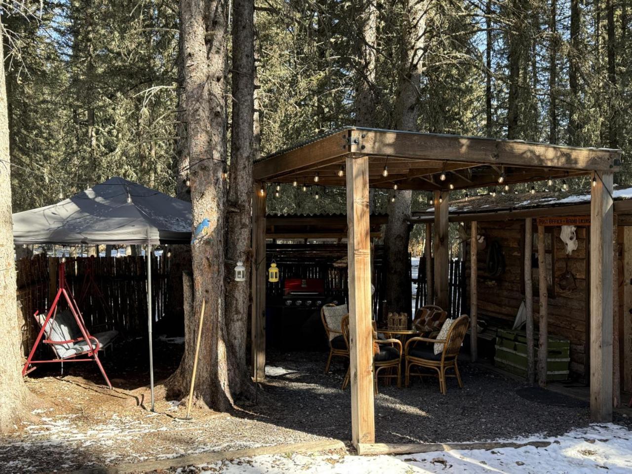 Rustic Cozy Cabin With Hot Tub Bragg Creek Eksteriør bilde
