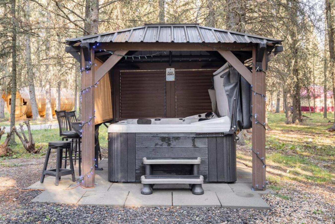 Rustic Cozy Cabin With Hot Tub Bragg Creek Eksteriør bilde
