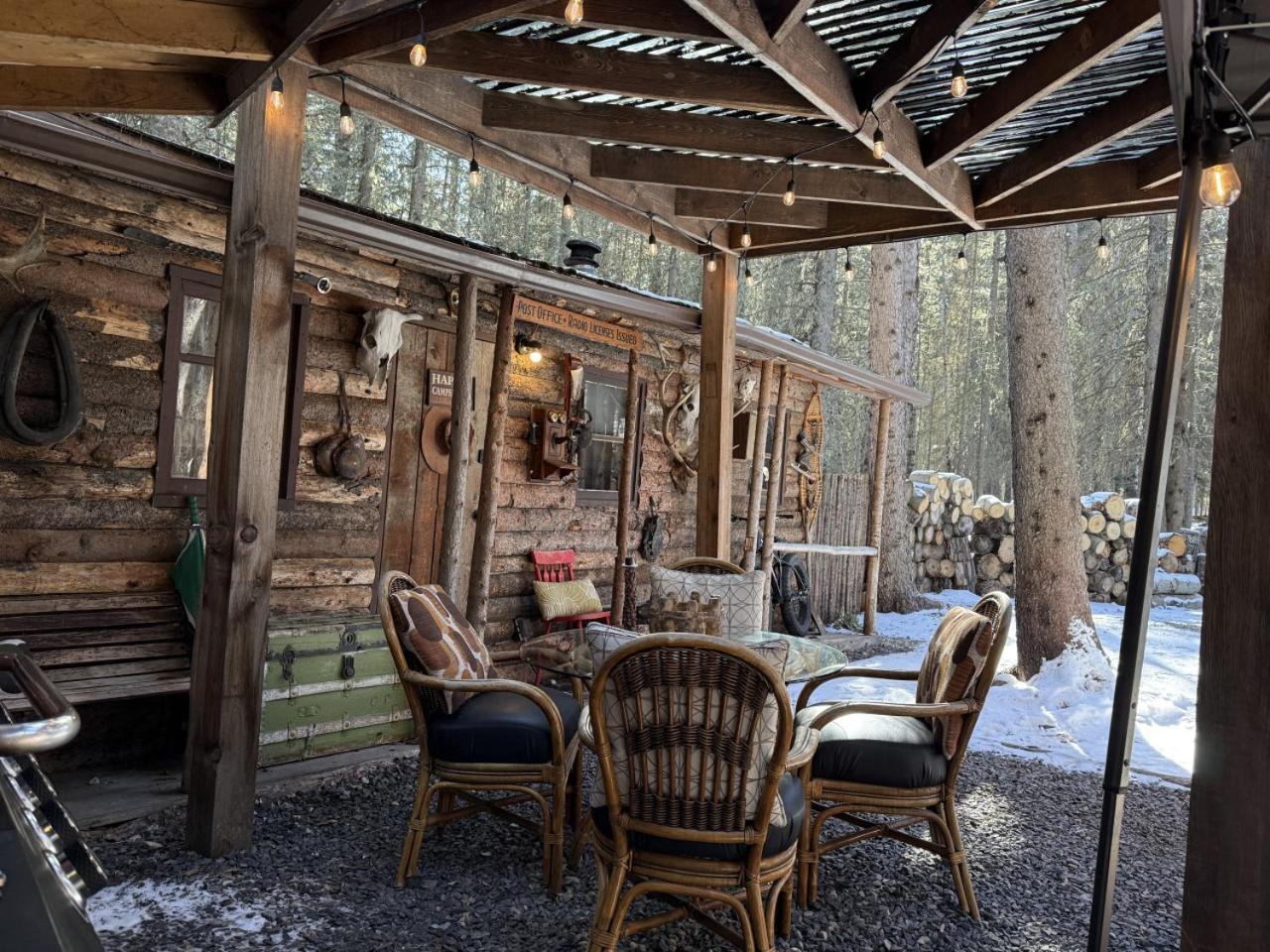 Rustic Cozy Cabin With Hot Tub Bragg Creek Eksteriør bilde